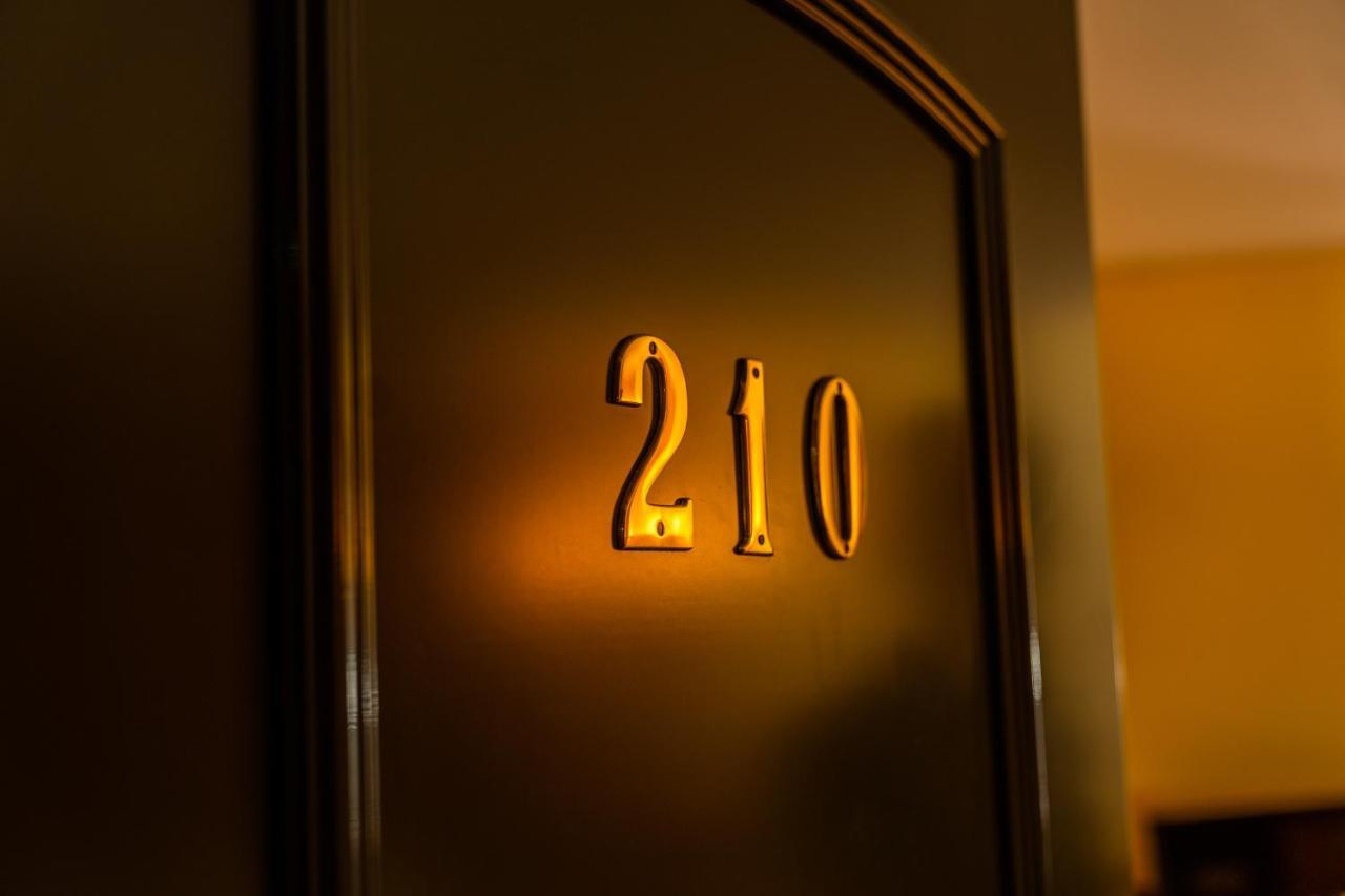 Hotel Newport ヴィルフランシュ・シュル・ソーヌ エクステリア 写真