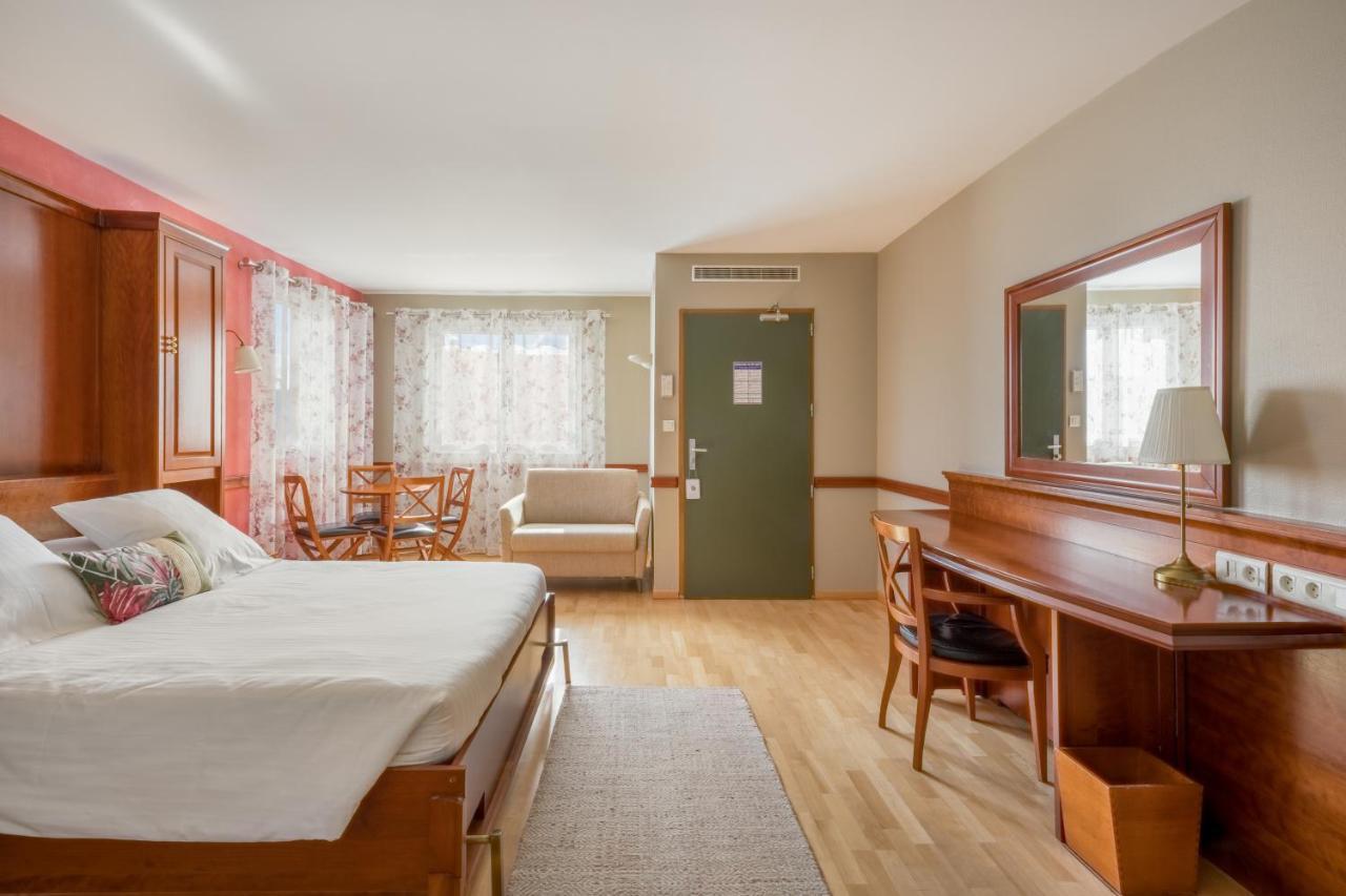 Hotel Newport ヴィルフランシュ・シュル・ソーヌ エクステリア 写真