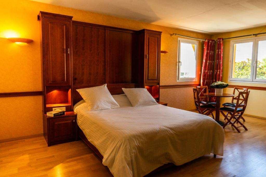 Hotel Newport ヴィルフランシュ・シュル・ソーヌ 部屋 写真