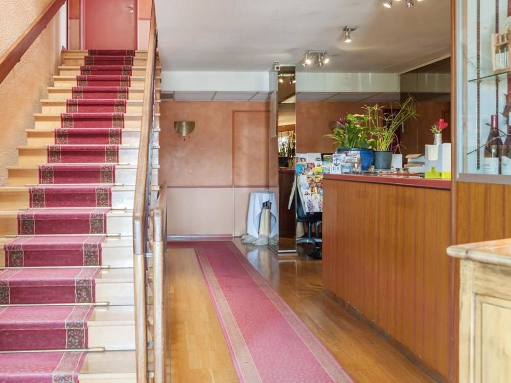Hotel Newport ヴィルフランシュ・シュル・ソーヌ エクステリア 写真