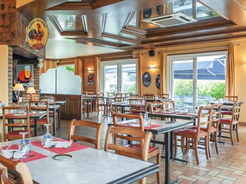 Hotel Newport ヴィルフランシュ・シュル・ソーヌ エクステリア 写真